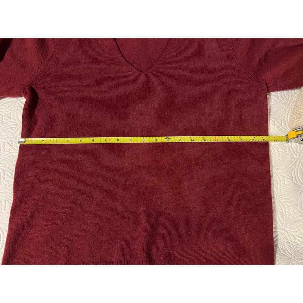 Treasure and bond
Maroon V-neck sweater 
Size medium - Picture 8 of 8